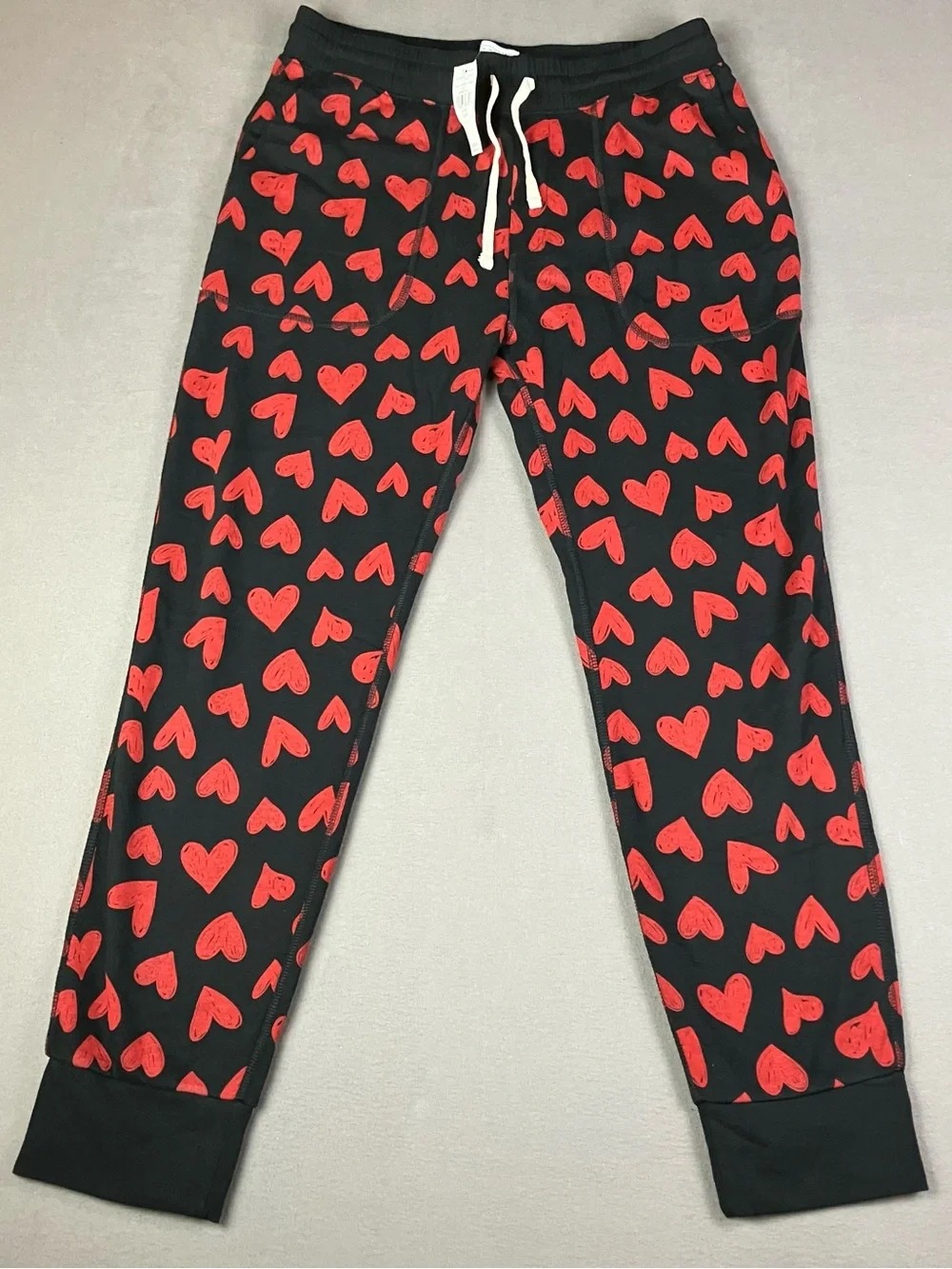 American Eagle Men’s Size M AE Lounge Sweatpant Joggers Hearts Red Black NWT!